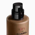 CHANEL N°1 De Chanel Revitalisierende Foundation Verleiht Leuchtkraft - Spendet Feuchtigkeit - Schützt