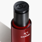 CHANEL N°1 De Chanel Revitalisierendes Serum Wirkt Vorbeugend Und Korrigierend Auf Die 5 Sichtbaren Zeichen Der Hautalterung