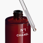 CHANEL N°1 De Chanel Revitalisierendes Serum Wirkt Vorbeugend Und Korrigierend Auf Die 5 Sichtbaren Zeichen Der Hautalterung